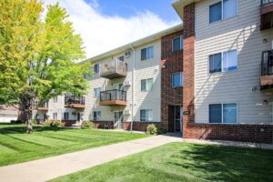 Wilkeshire Apartments - Watertown, SD