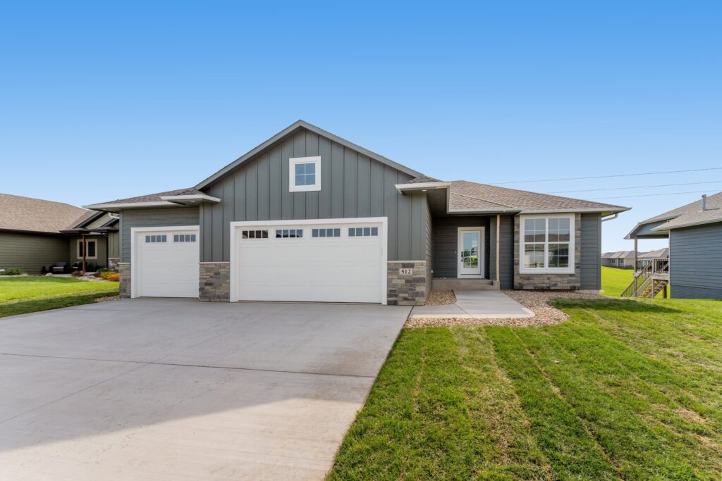 512 N Willow Creek Ave. Sioux Falls, SD 57110
